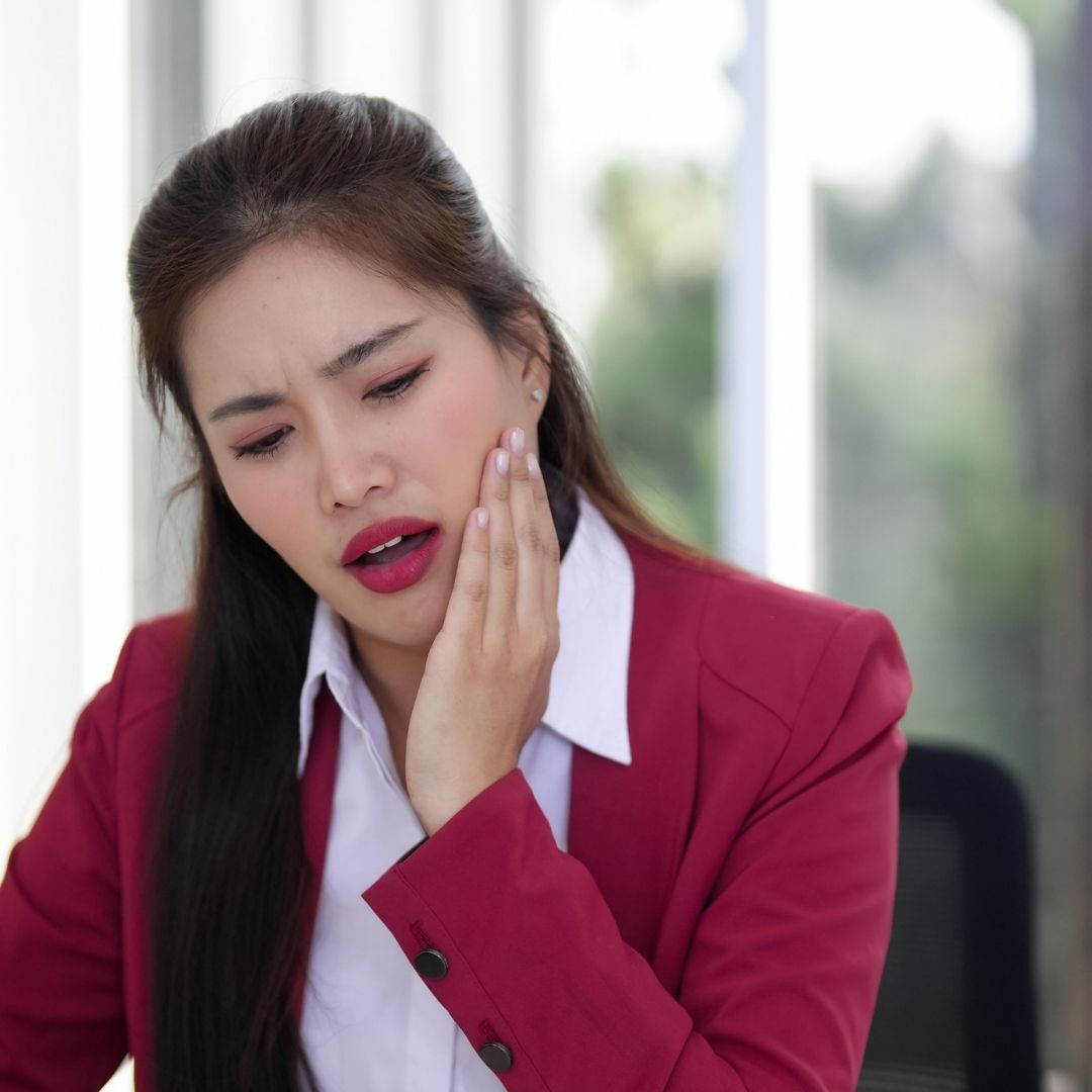 Leukakipu bruksismin oireena